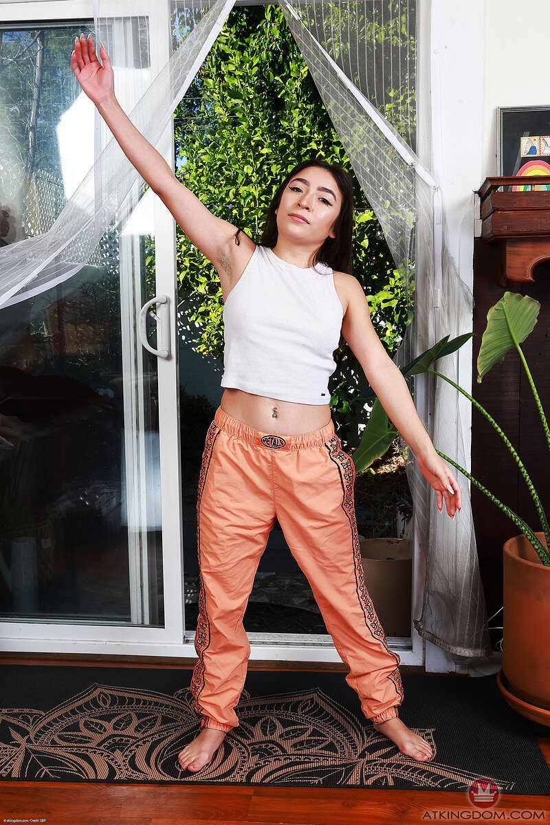 Лариса, 24
